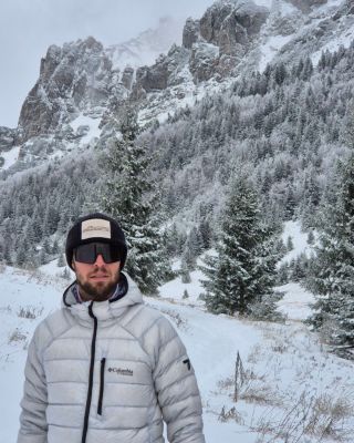 Máš rád jednoduché outfity a křiklavé barvy nejsou nic pro tebe? 🖤 To se ti bude určitě líbit jeden z našich bestsellerů...